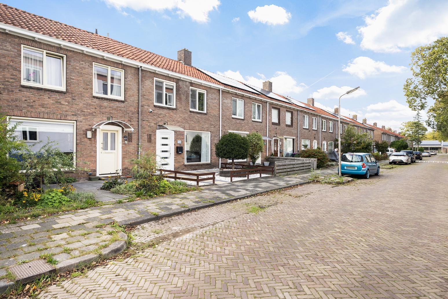 Tussenwoning te koop: Cederstraat 7, Leeuwarden